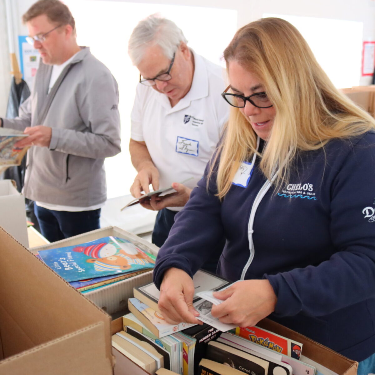 Frank Flynn, AFT vice president, labels books with other volunteers.