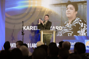 Chris Sabitoni introducing Karen Hazard, winner of the Dante F. Mollo Labor United Award.